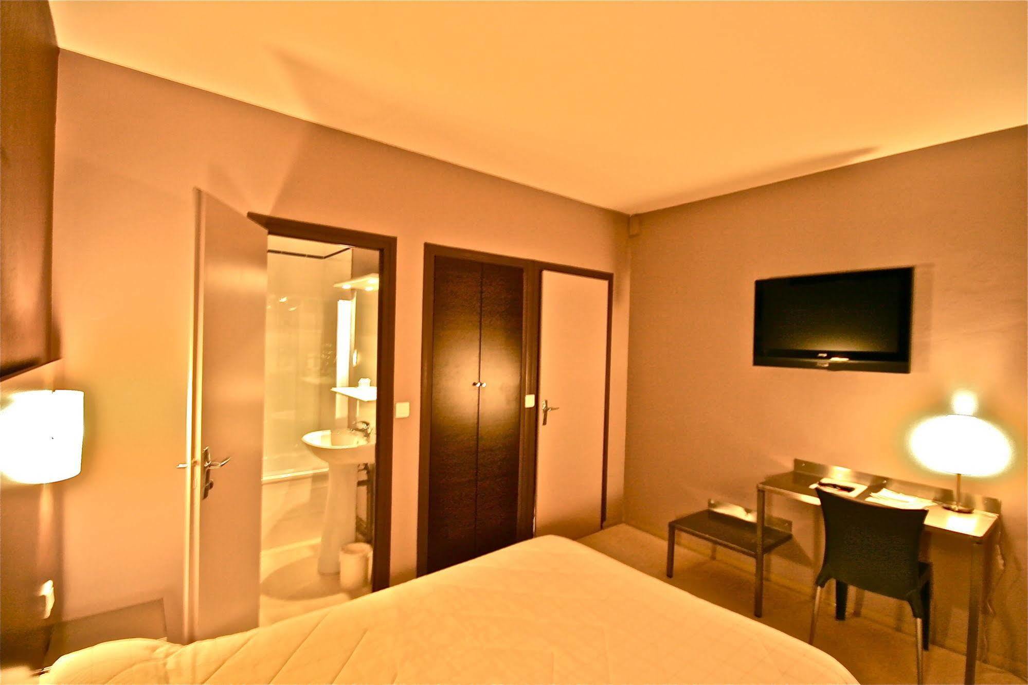 Hotel De L'Europe Pierre-Bénite Dış mekan fotoğraf