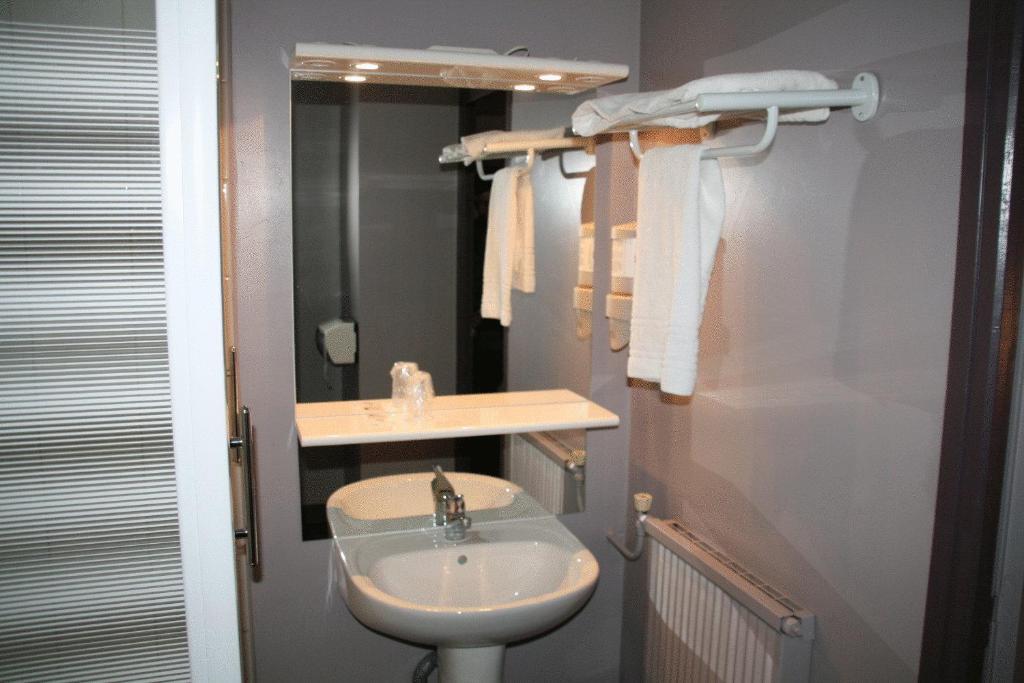 Hotel De L'Europe Pierre-Bénite Dış mekan fotoğraf